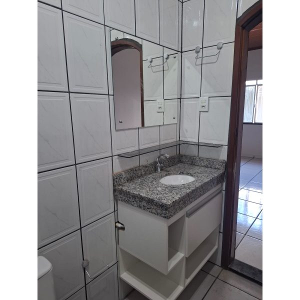 Aluga-se apartamento