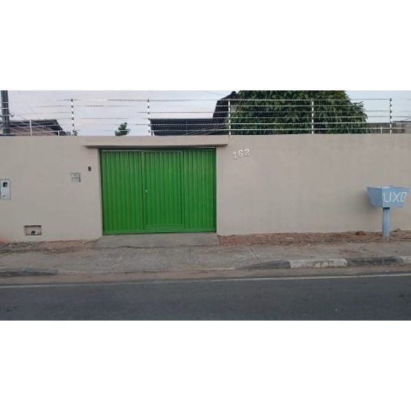Aluga-se residência unifamiliar (95)98120-2236