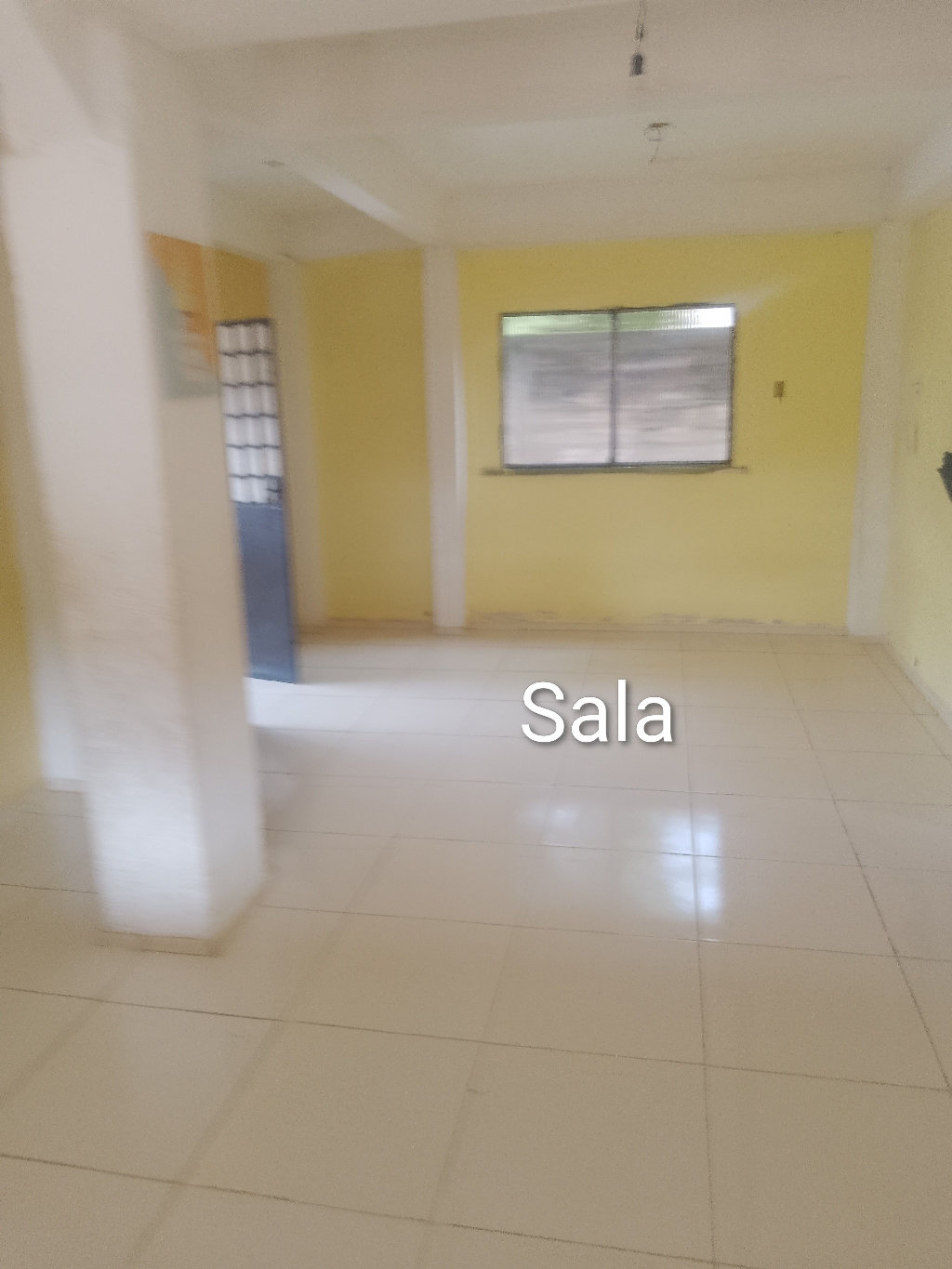 Casa é ponto comercial á venda