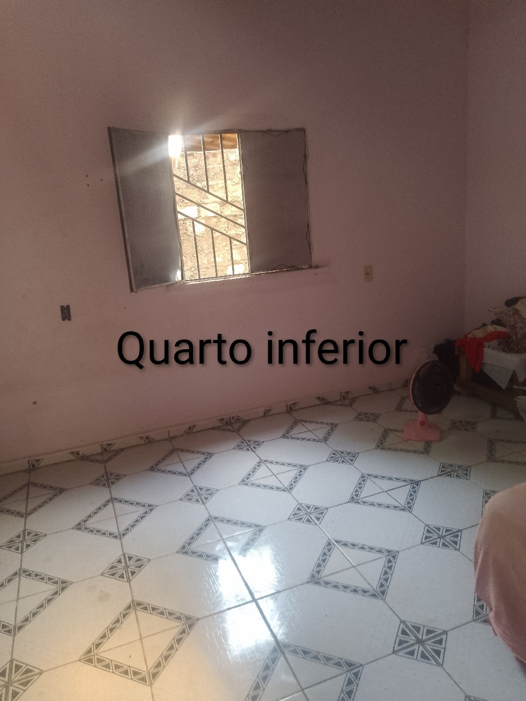 Casa é ponto comercial á venda
