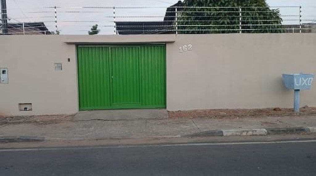 Aluga-se residência Unifamiliar (95)98120-2236