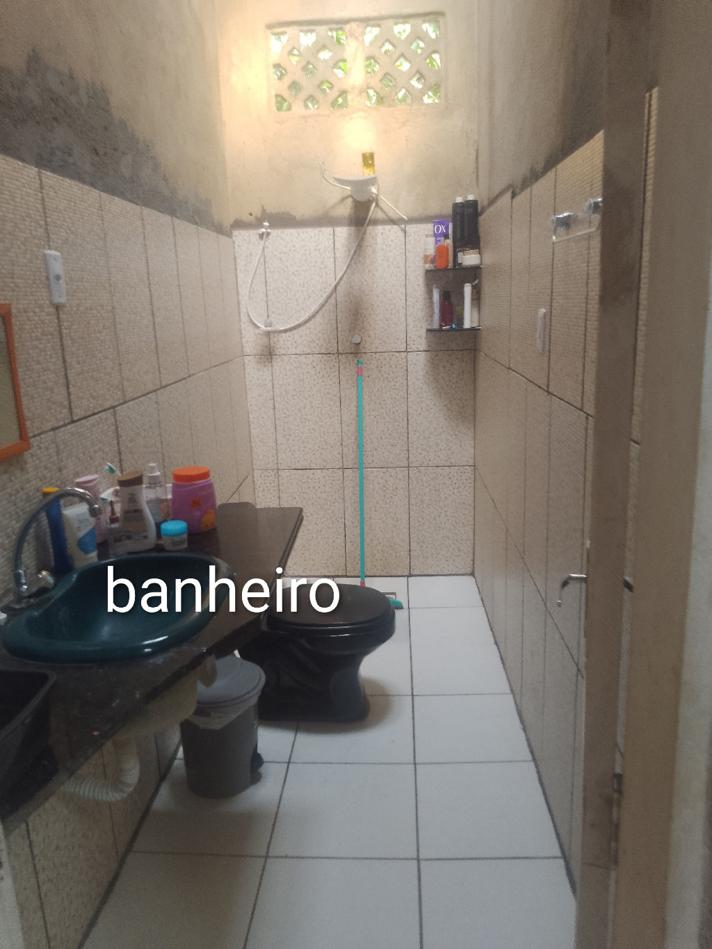 Casa é ponto comercial á venda