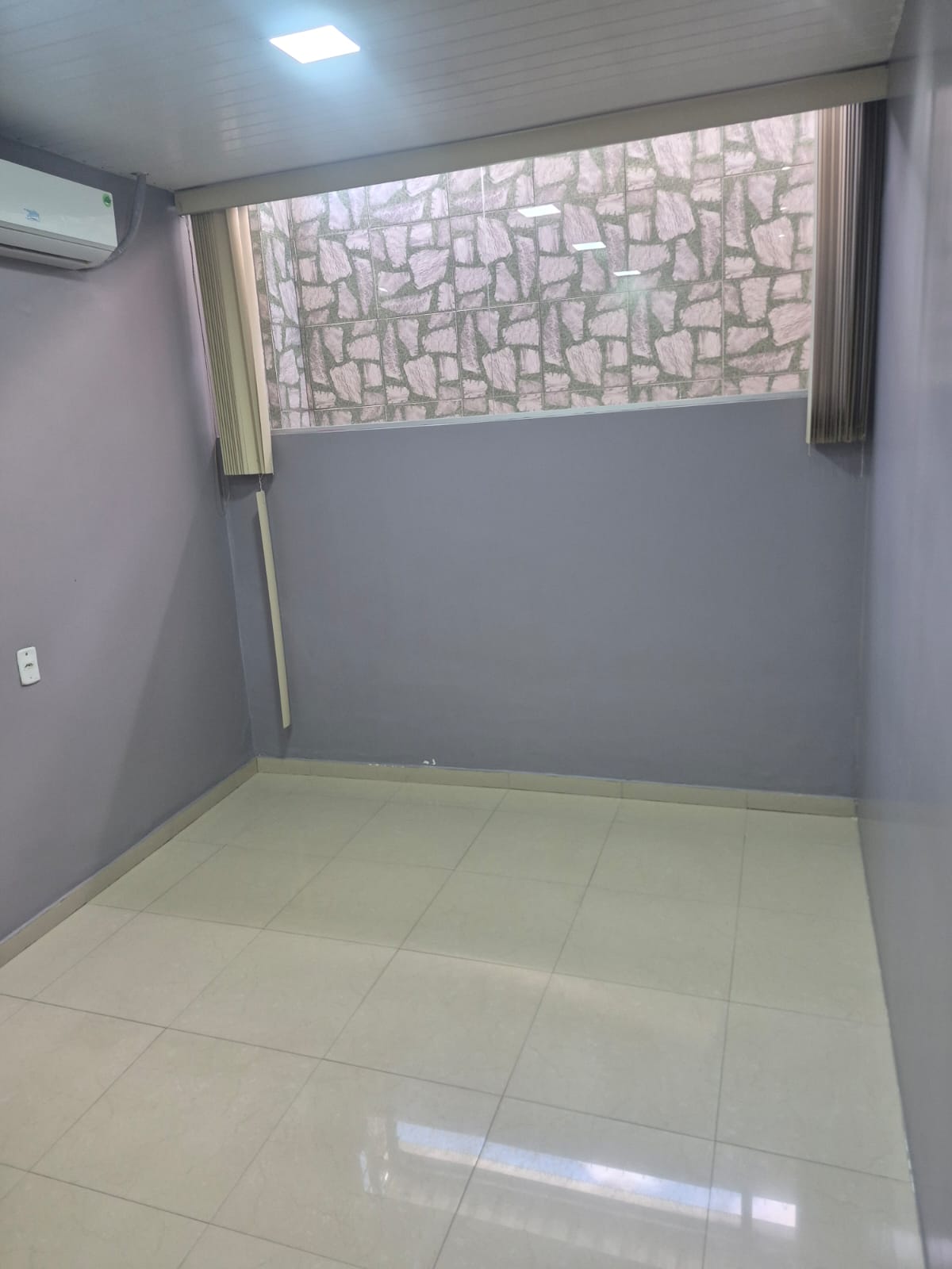 ALUGA-SE PONTO COMERCIAL