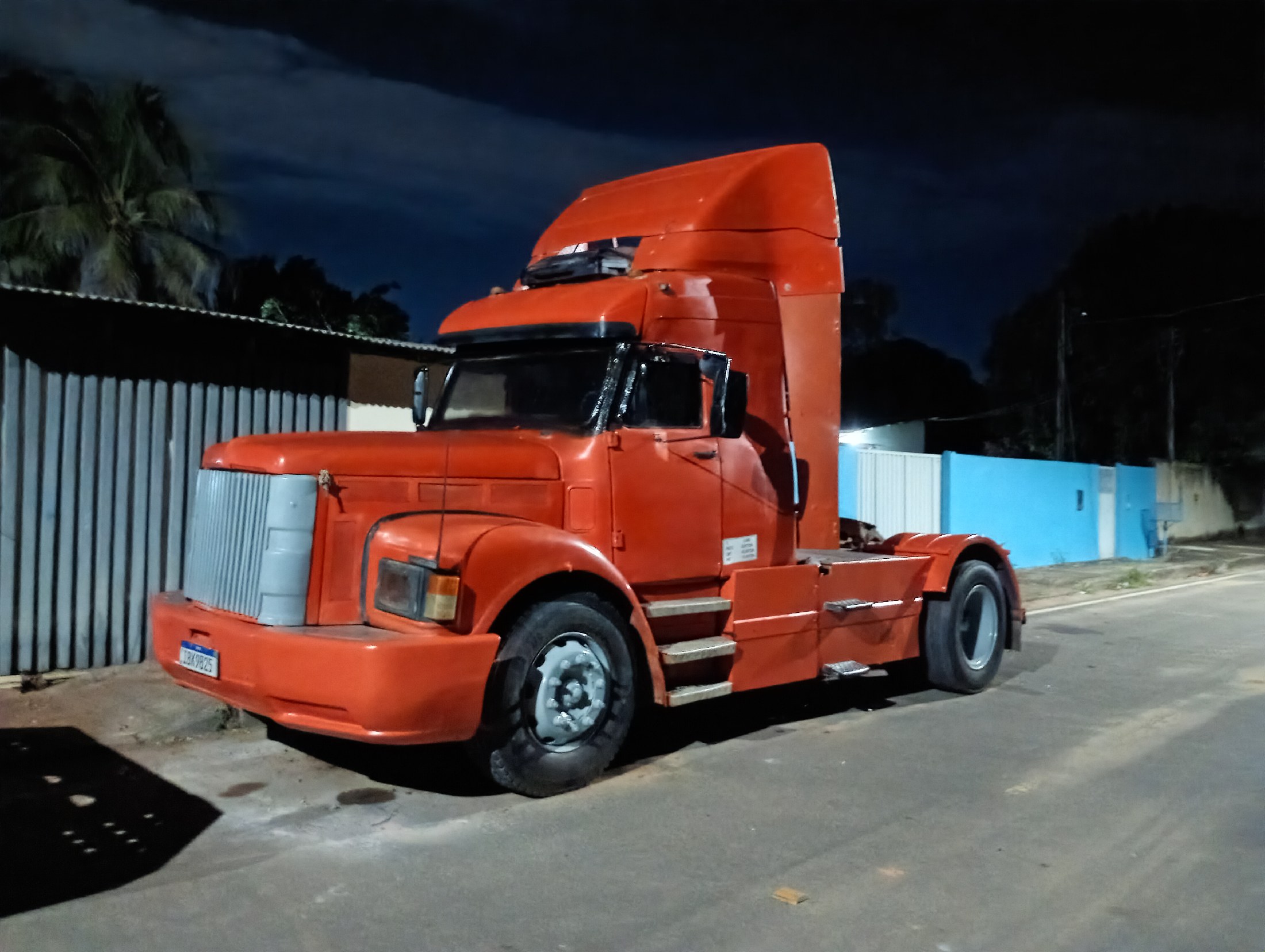 Scania 113H com Prancha