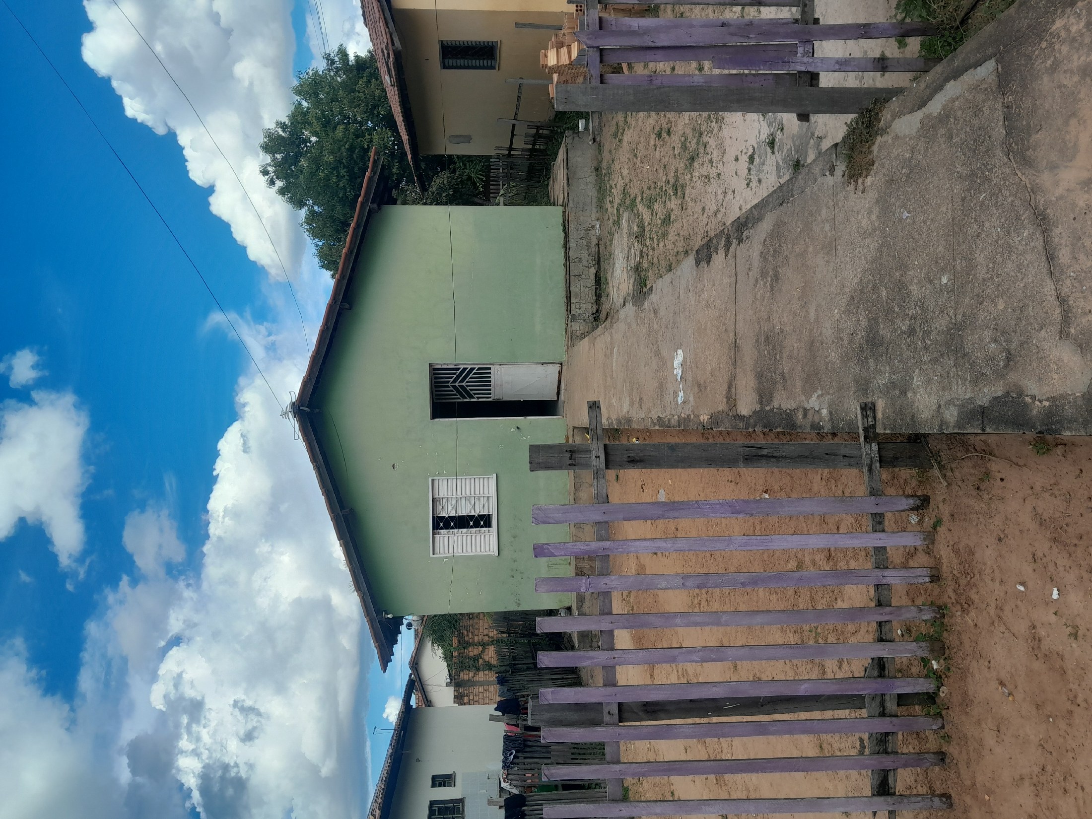 vende_se casa no bairro pérola.