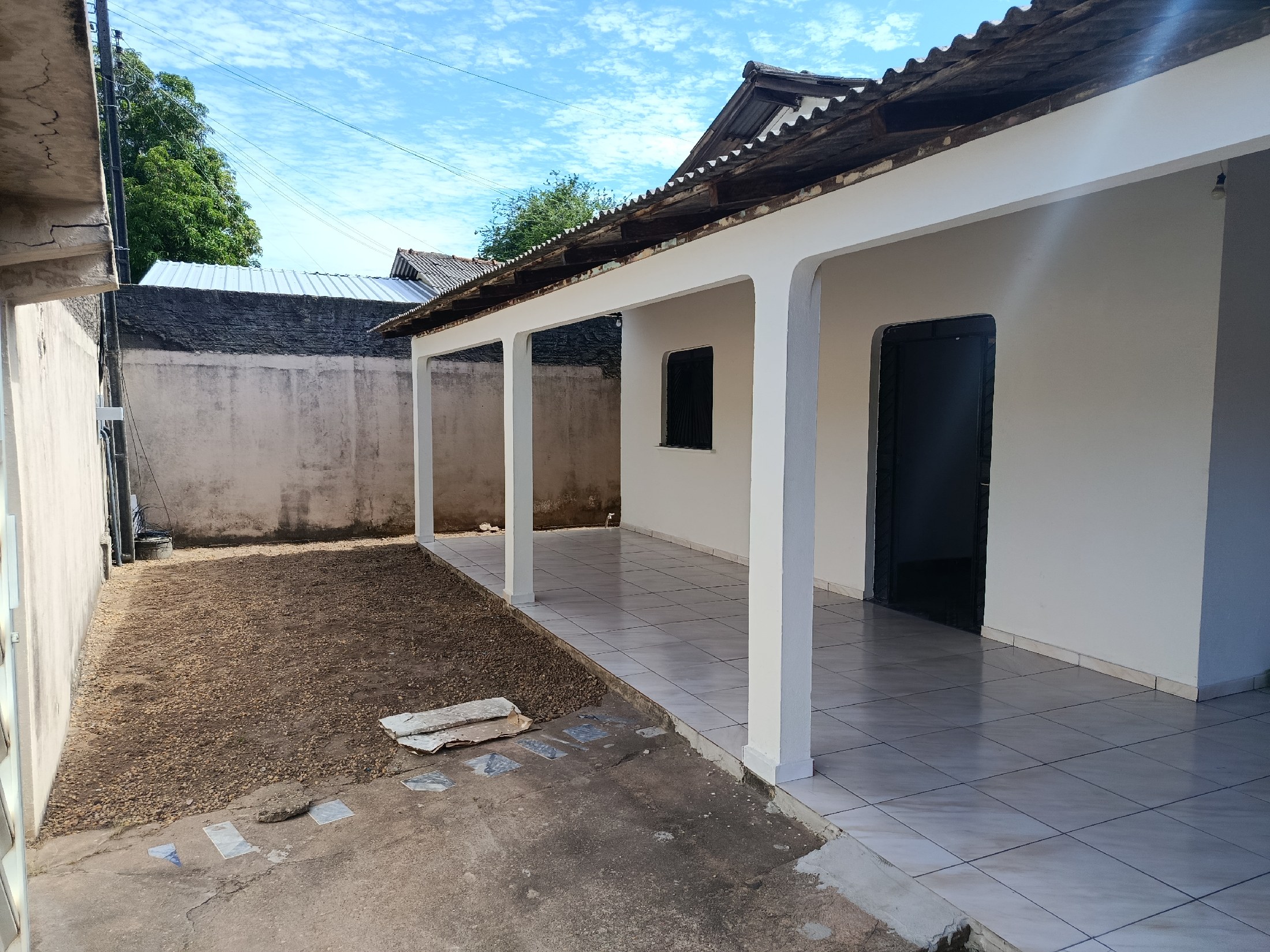 VENDE-SE TERRENO 15X40 NO BAIRRO BURITIS COM 3 CASAS MAIS UMA SUÍTE EM ANEXO