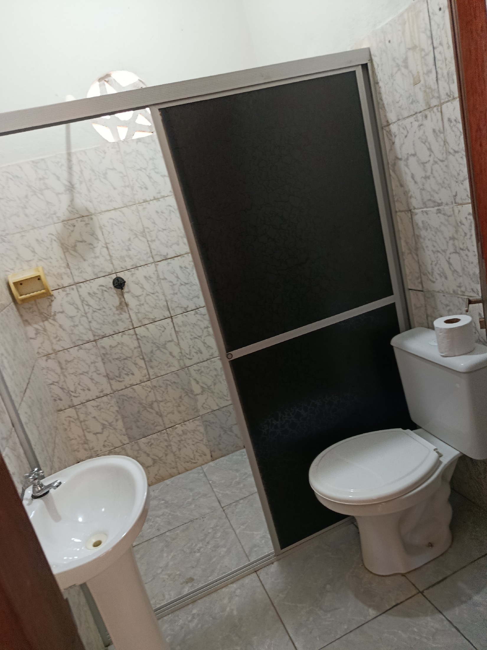 VENDE-SE TERRENO 15X40 NO BAIRRO BURITIS COM 3 CASAS MAIS UMA SUÍTE EM ANEXO