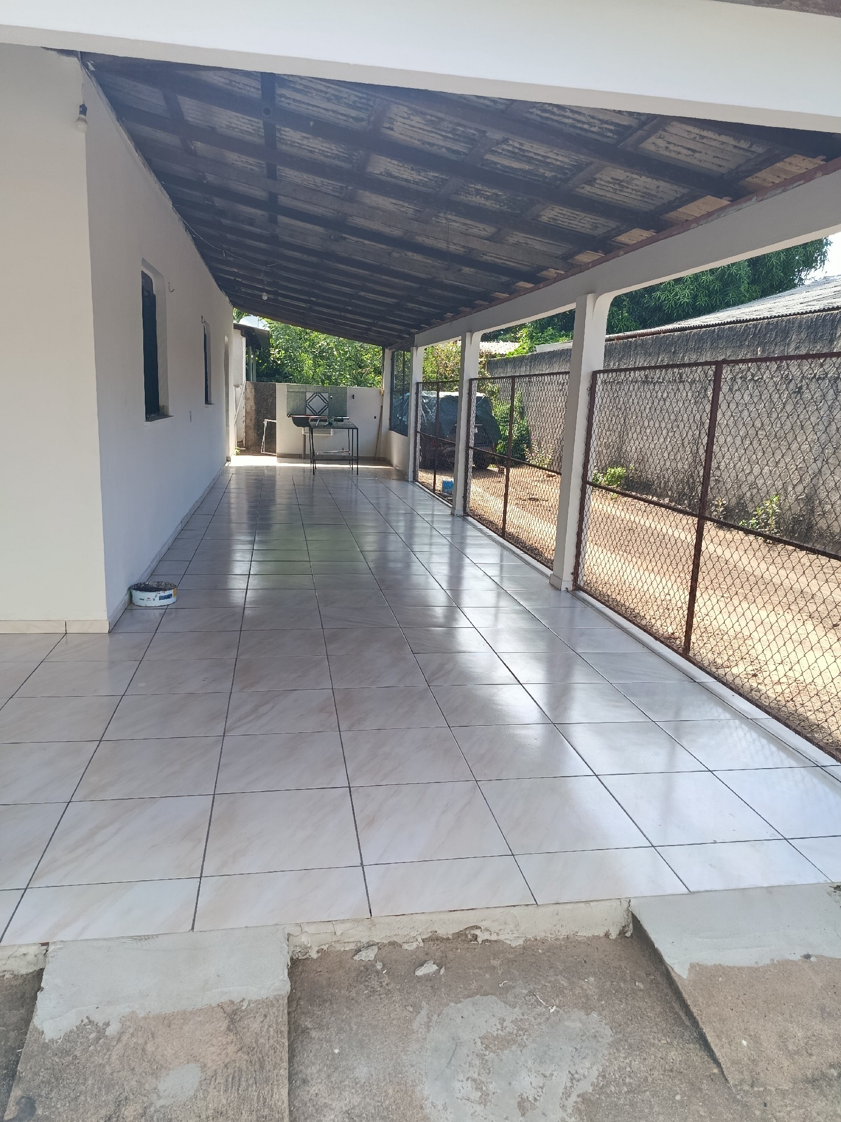 VENDE-SE TERRENO 15X40 NO BAIRRO BURITIS COM 3 CASAS MAIS UMA SUÍTE EM ANEXO